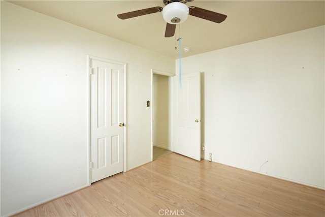 unfurnished room featuring light hardwood / wood-style floors and ceiling fan