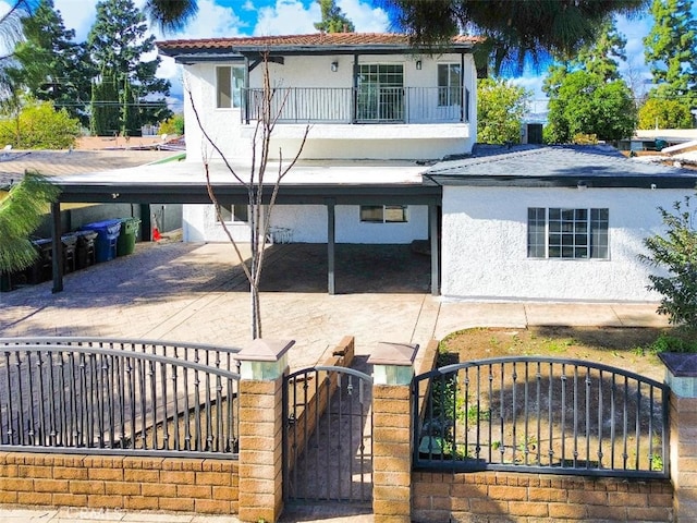 view of front of property with a balcony