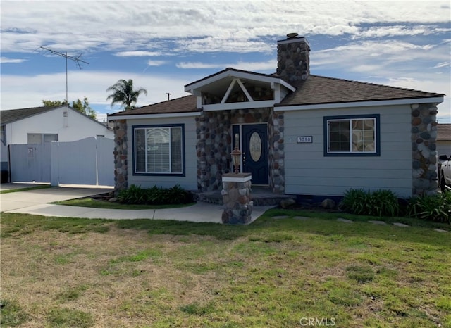 single story home featuring a front yard