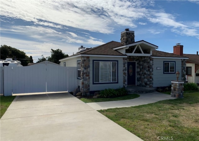 view of front of house with a front yard