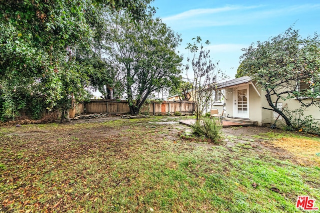 view of yard featuring a patio