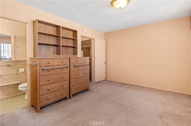 332 E 7th St, San Jacinto, CA 92583 - bedroom featuring ensuite bathroom, a textured ceiling, and carpet flooring