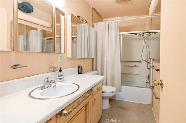 332 E 7th St, San Jacinto, CA 92583 - full bathroom featuring toilet, vanity, and shower / bath combo with shower curtain