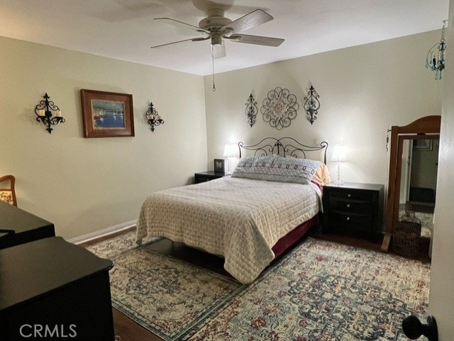 bedroom with ceiling fan