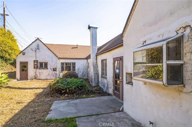 entrance to property featuring a patio area