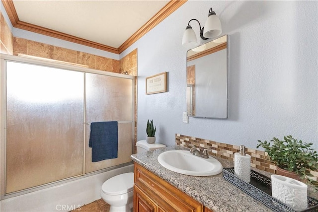 full bathroom featuring tasteful backsplash, crown molding, enclosed tub / shower combo, and toilet