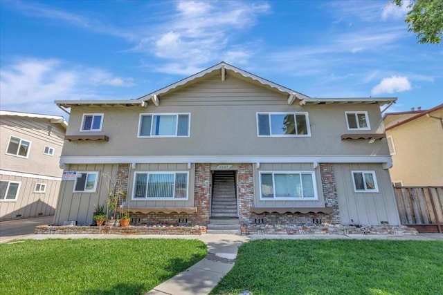 view of front of property with a front yard