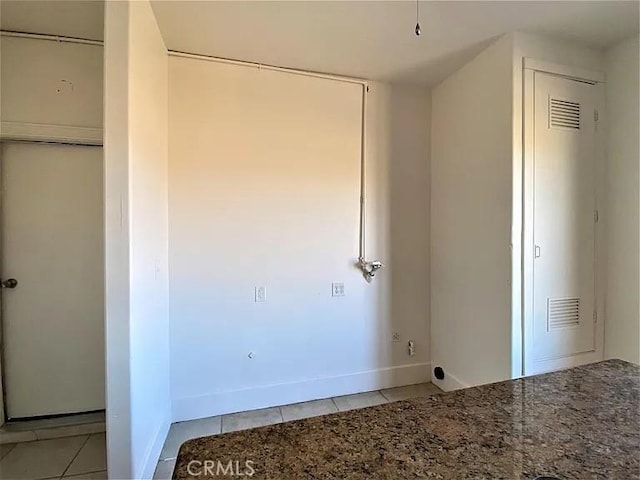 laundry room featuring light tile patterned floors