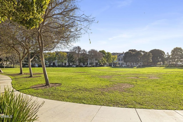 view of property's community featuring a yard