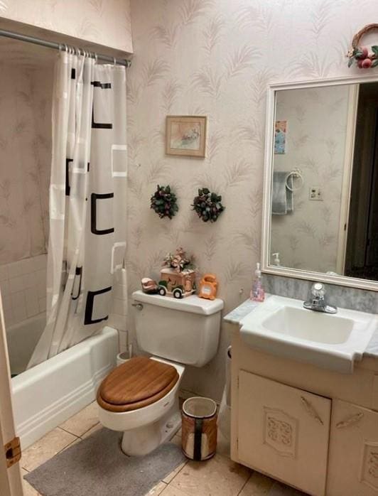 full bathroom with shower / bath combination with curtain, tile patterned floors, vanity, and toilet