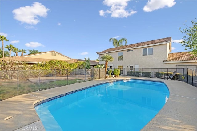 view of swimming pool