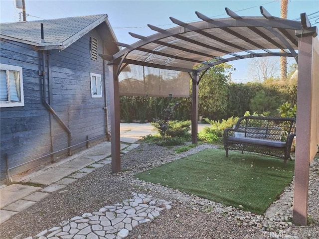 view of yard with a pergola