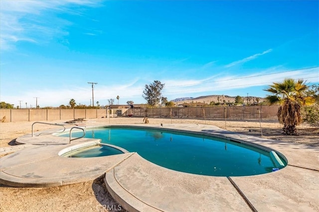 view of pool featuring an in ground hot tub