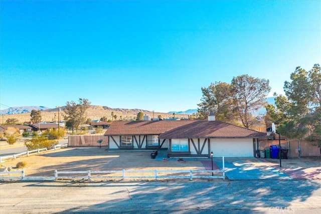 view of front of property featuring a mountain view