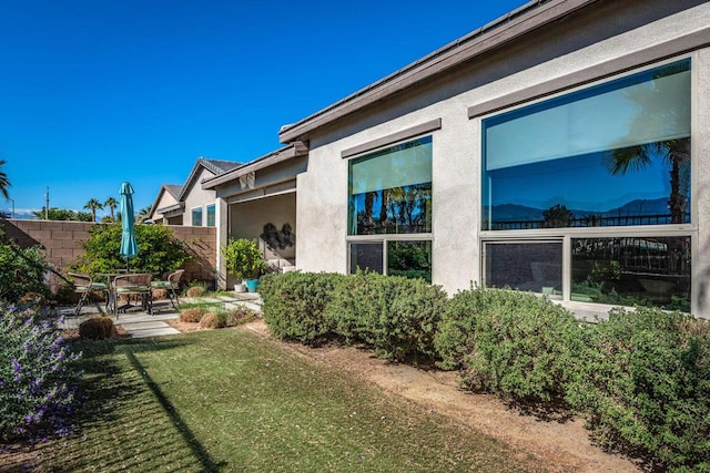 view of yard with a patio area