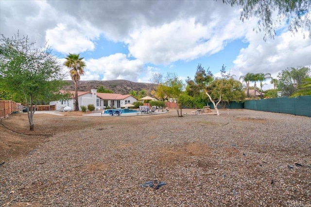 view of yard featuring a fenced in pool