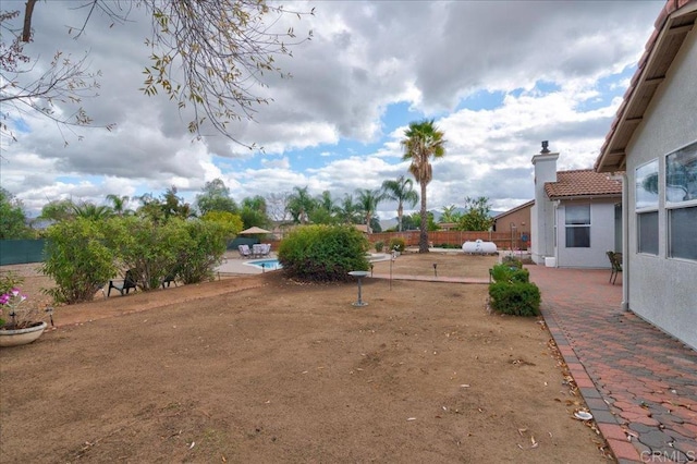 view of yard featuring a patio area