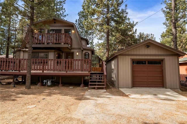 view of front of house featuring a garage