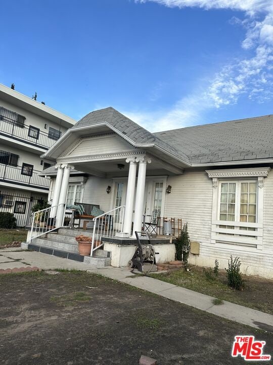 view of front of property with a porch