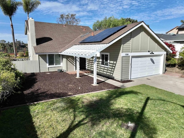 view of front facade featuring a garage and a front lawn