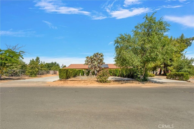 13940 Hopi Rd, Apple Valley, CA 92307 - view of front facade