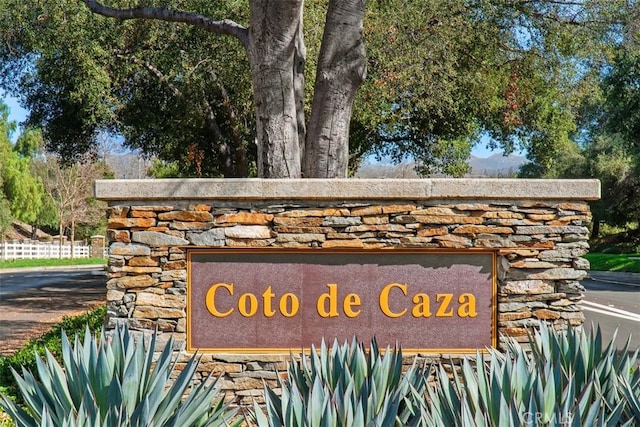20 Bentley Rd, Coto De Caza, CA 92679 - view of community sign