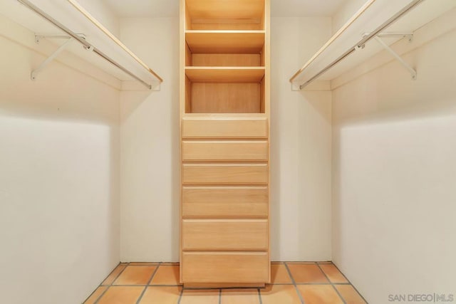 spacious closet featuring light tile patterned floors