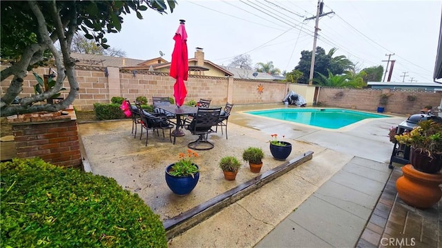 view of swimming pool featuring a patio area