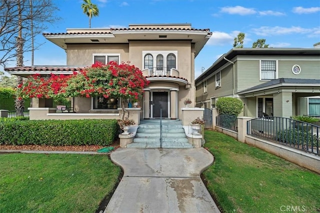 view of front of house featuring a front yard