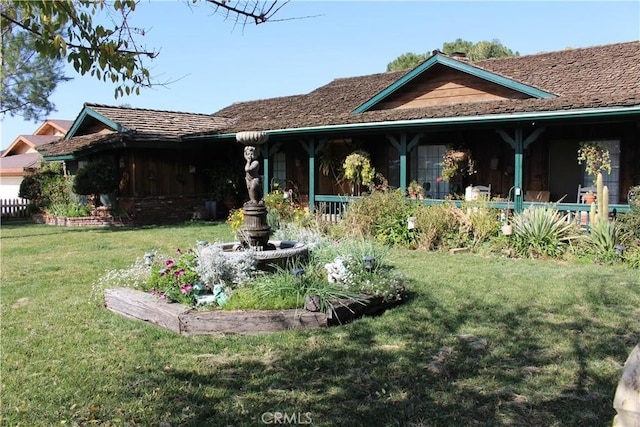 back of house featuring a lawn