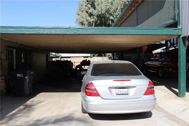 view of vehicle parking featuring a carport