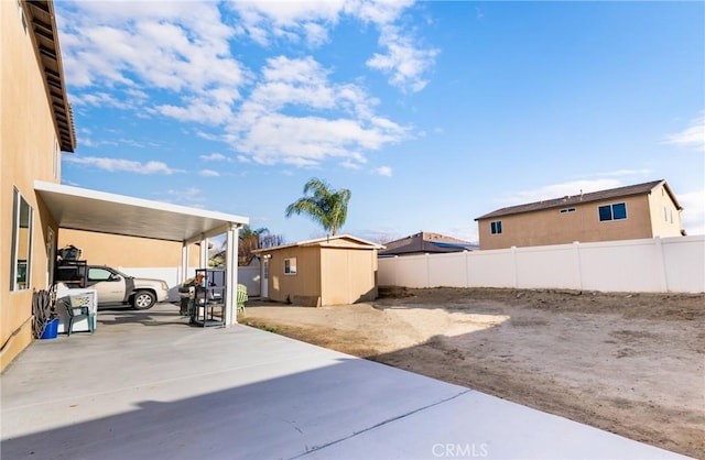 view of yard with a storage shed