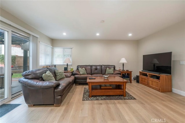 living area featuring recessed lighting, baseboards, and light wood-style floors