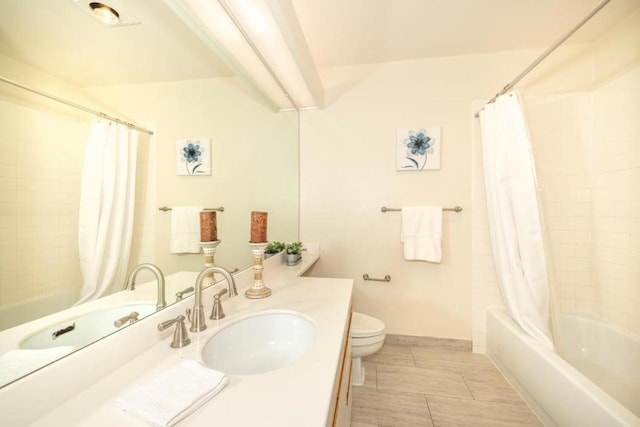 full bathroom featuring shower / tub combo with curtain, vanity, and toilet