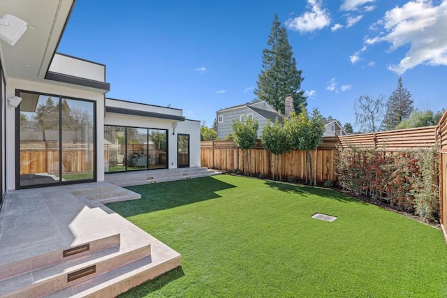 view of yard featuring a patio