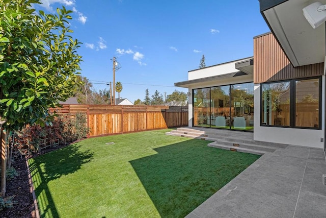 view of yard featuring a patio