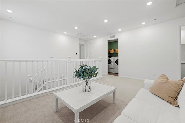 living room featuring recessed lighting, visible vents, and independent washer and dryer