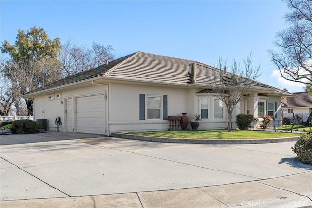 view of front of property featuring a garage and a front yard