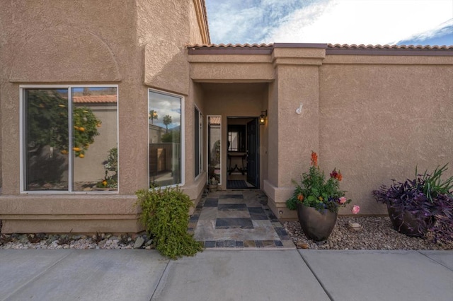 entrance to property featuring a patio area