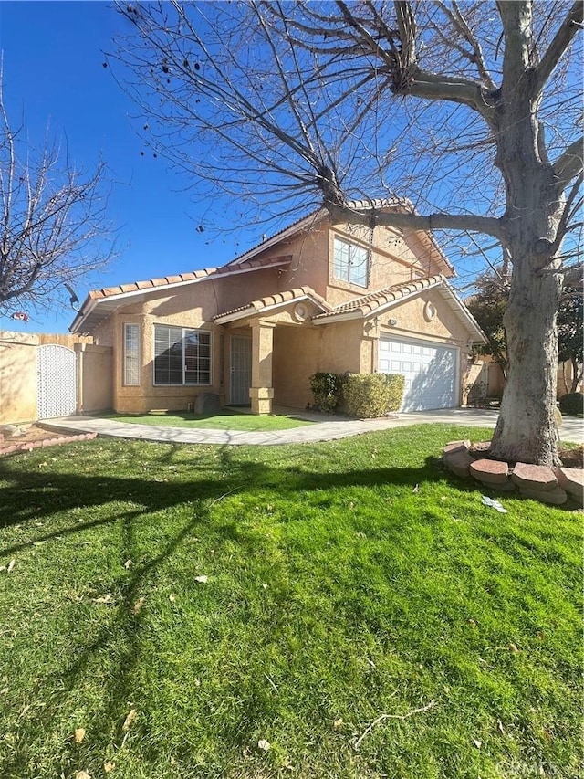 view of front of home featuring a front yard