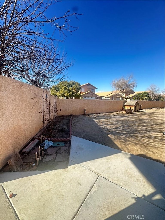 view of yard with a patio area