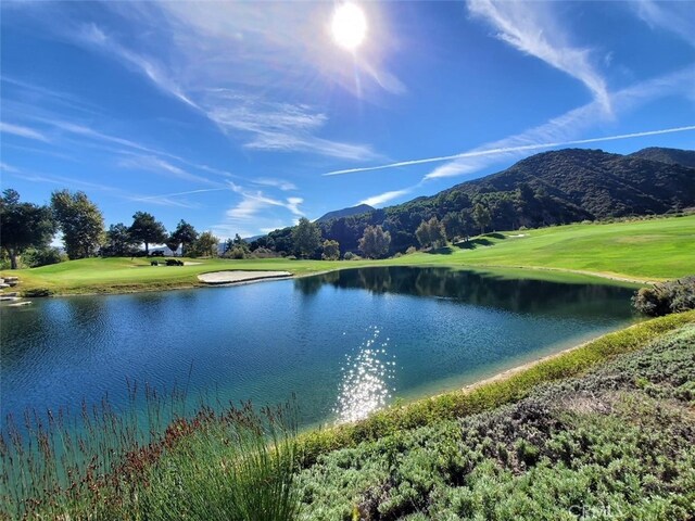 water view featuring a mountain view