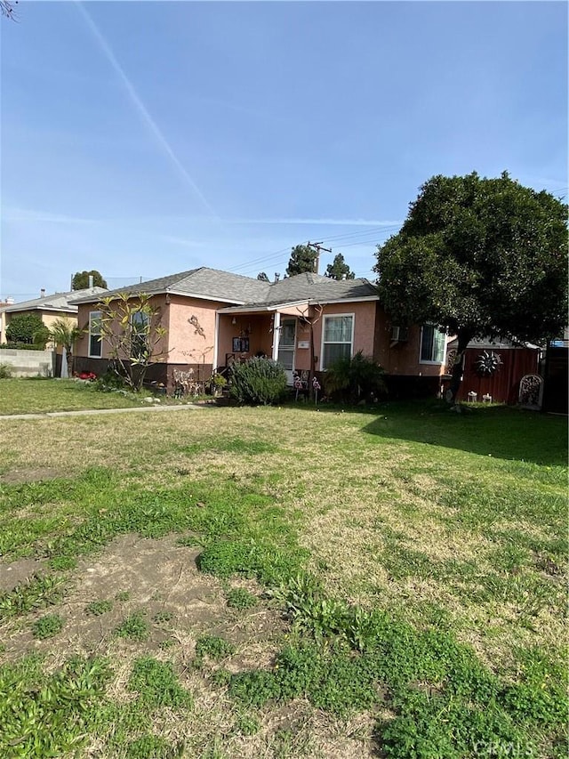 single story home featuring a front yard