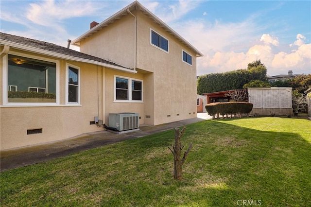 view of side of home featuring central air condition unit, a yard, crawl space, and stucco siding