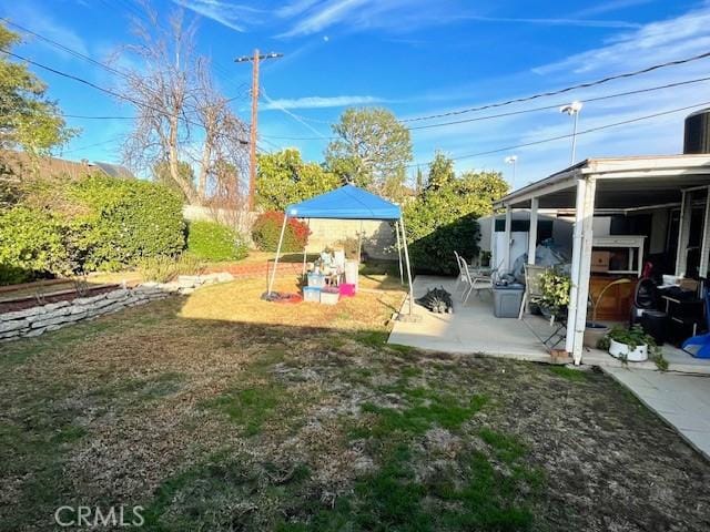 view of yard featuring a patio