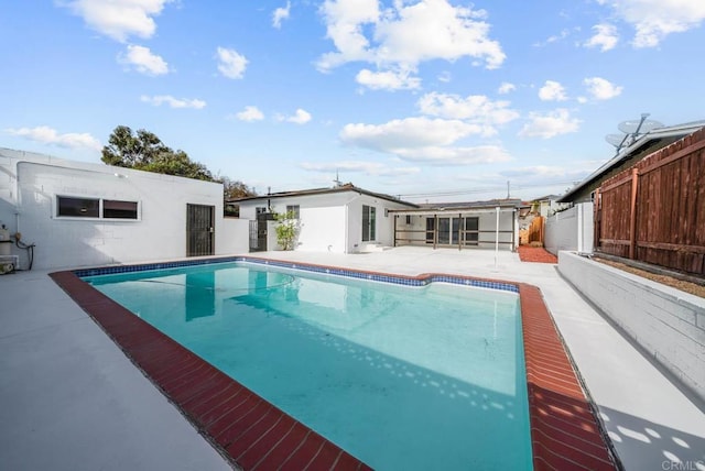 view of swimming pool featuring a patio