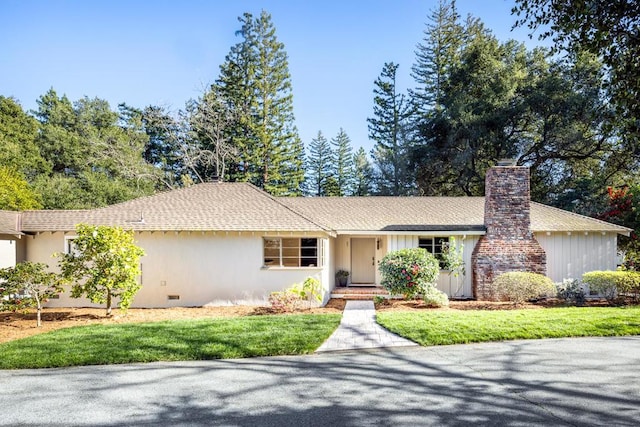 ranch-style house featuring a front yard