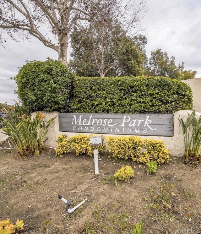 view of community / neighborhood sign