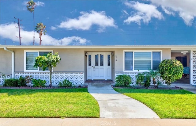 ranch-style house featuring a front lawn