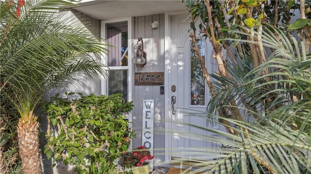 view of property entrance